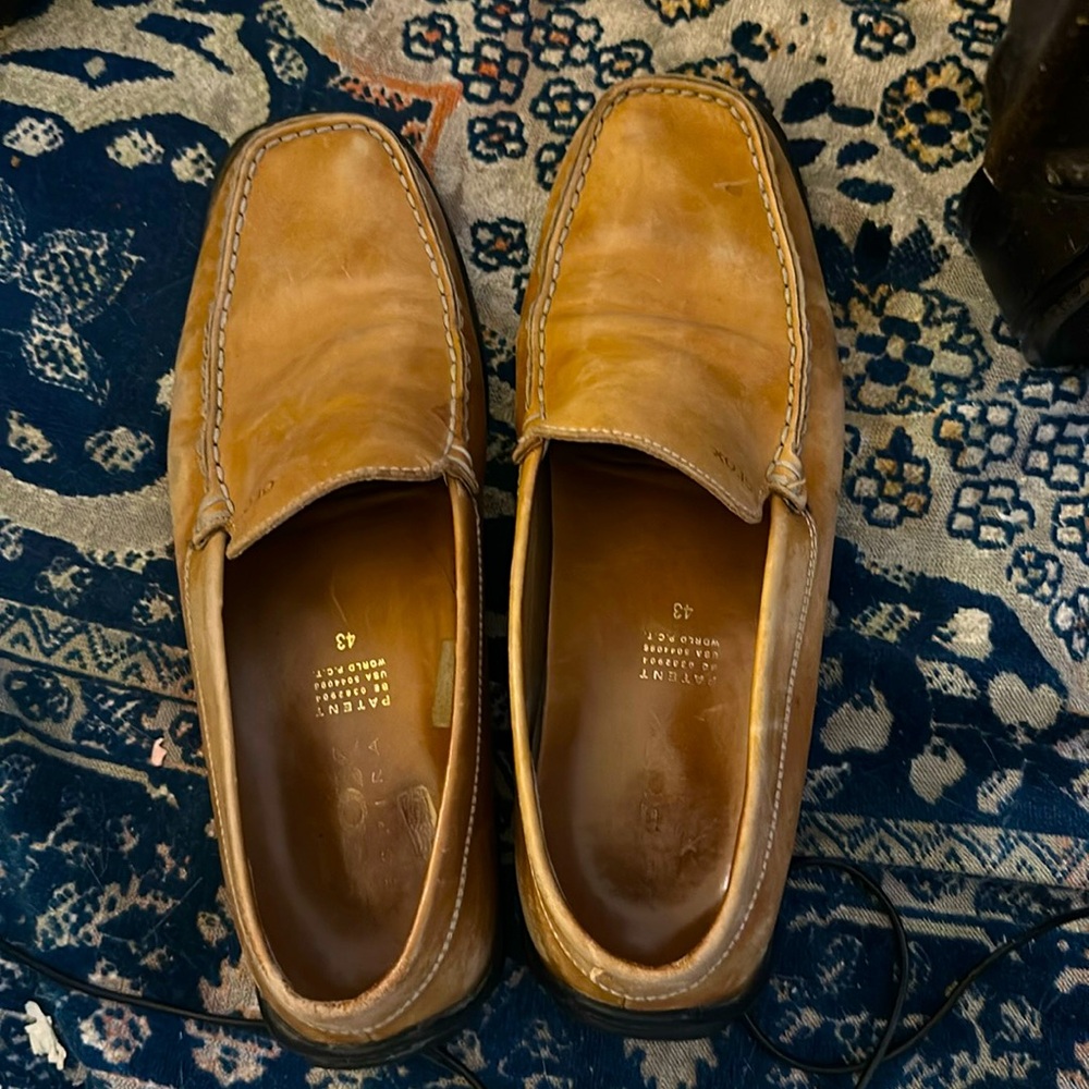 Leather rarely worn natural leather Geox loafers.
